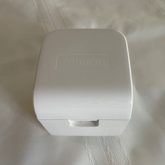 Omron Automatic Wrist Blood Pressure Monitor BP652 (HEM-6052-Z) - Picture 7 of 7